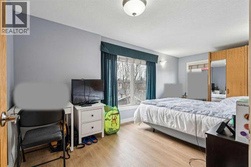 475 27 Avenue Nw, Calgary, AB - Indoor Photo Showing Bedroom