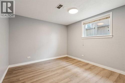 475 27 Avenue Nw, Calgary, AB - Indoor Photo Showing Other Room