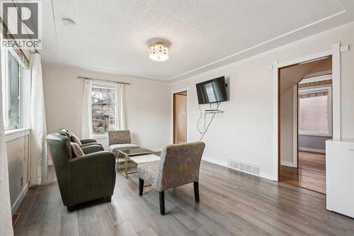 475 27 Avenue Nw, Calgary, AB - Indoor