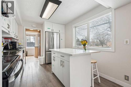 475 27 Avenue Nw, Calgary, AB - Indoor Photo Showing Kitchen
