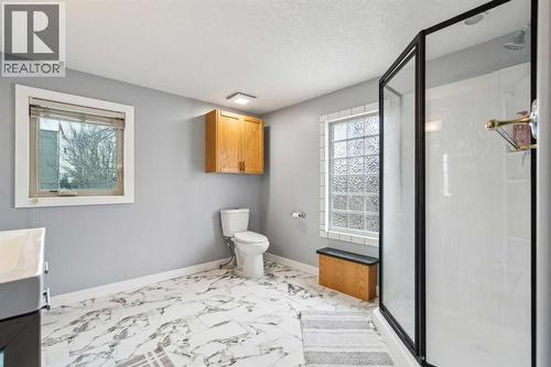 475 27 Avenue Nw, Calgary, AB - Indoor Photo Showing Bathroom