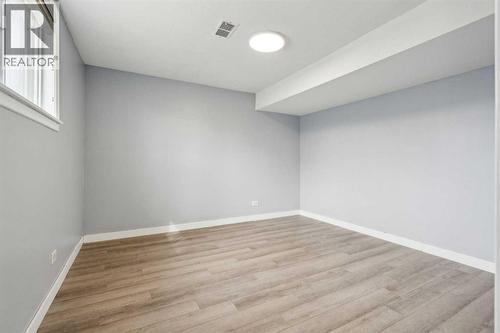 475 27 Avenue Nw, Calgary, AB - Indoor Photo Showing Other Room