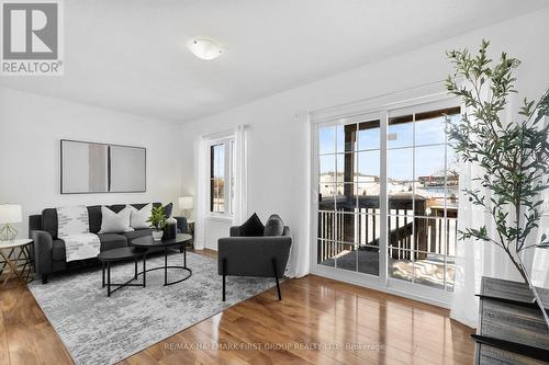 2609 Deputy Minister Path, Oshawa, ON - Indoor Photo Showing Living Room