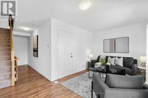 2609 Deputy Minister Path, Oshawa, ON - Indoor Photo Showing Living Room