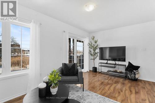 2609 Deputy Minister Path, Oshawa, ON - Indoor Photo Showing Living Room