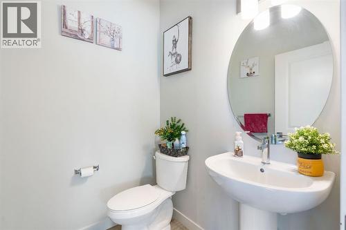 224 River Heights Drive, Cochrane, AB - Indoor Photo Showing Bathroom