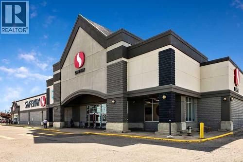 127 Falshire Way Ne, Calgary, AB - Outdoor