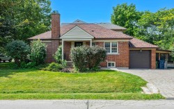 28 Eagle Road  Toronto, ON M8Z 4H5