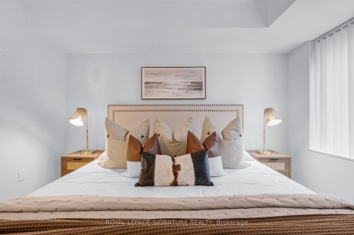 1702-33 University Avenue, Toronto, ON - Indoor Photo Showing Bedroom