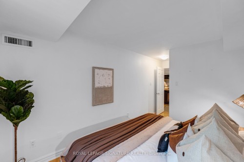 1702-33 University Avenue, Toronto, ON - Indoor Photo Showing Bedroom