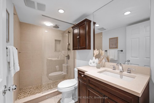 1702-33 University Avenue, Toronto, ON - Indoor Photo Showing Bathroom