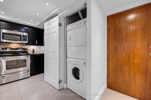 1702-33 University Avenue, Toronto, ON - Indoor Photo Showing Laundry Room
