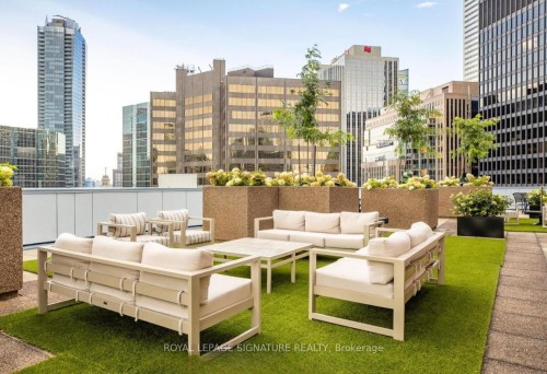 1702-33 University Avenue, Toronto, ON - Outdoor