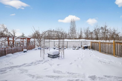 82 Lampkin Street, Georgina, ON - Outdoor