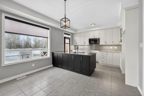 82 Lampkin Street, Georgina, ON - Indoor Photo Showing Kitchen