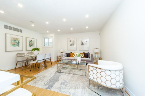 6172 Kindree Circle, Mississauga, ON - Indoor Photo Showing Living Room