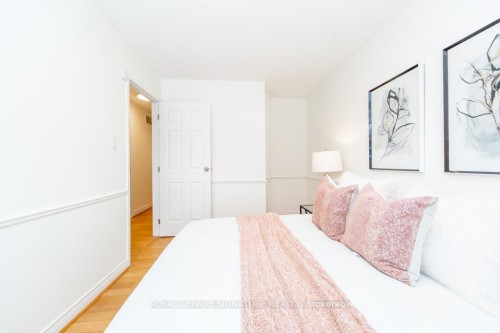 6172 Kindree Circle, Mississauga, ON - Indoor Photo Showing Bedroom