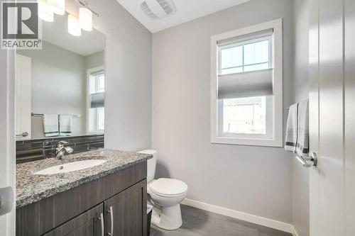 731, 101 Sunset Drive, Cochrane, AB - Indoor Photo Showing Bathroom