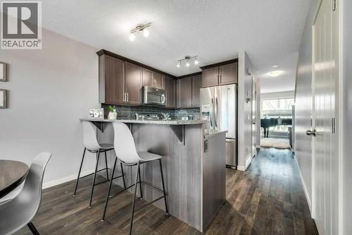 731, 101 Sunset Drive, Cochrane, AB - Indoor Photo Showing Kitchen With Upgraded Kitchen