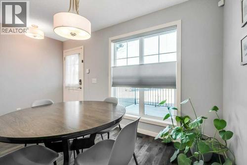 731, 101 Sunset Drive, Cochrane, AB - Indoor Photo Showing Dining Room