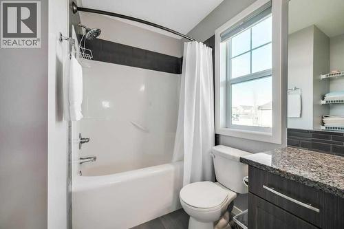 731, 101 Sunset Drive, Cochrane, AB - Indoor Photo Showing Bathroom