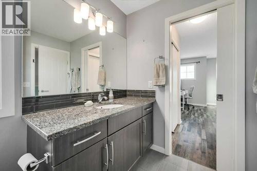 731, 101 Sunset Drive, Cochrane, AB - Indoor Photo Showing Bathroom