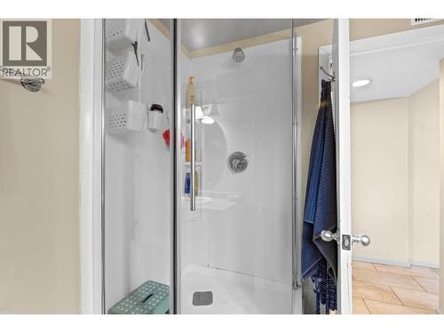 1231 Kelglen Crescent, Kelowna, BC - Indoor Photo Showing Bathroom