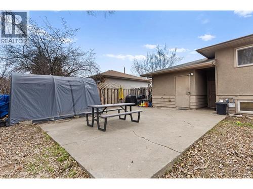 1231 Kelglen Crescent, Kelowna, BC - Outdoor