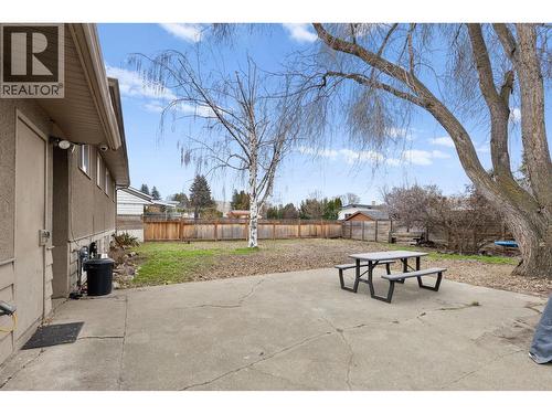 1231 Kelglen Crescent, Kelowna, BC - Outdoor