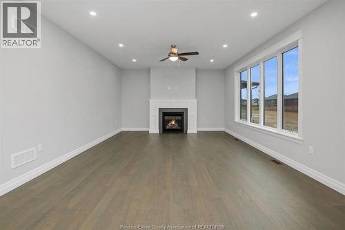 49 Belleview Drive, Kingsville, ON - Indoor With Fireplace