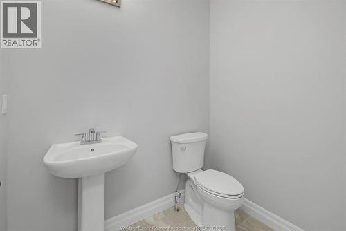 49 Belleview Drive, Kingsville, ON - Indoor Photo Showing Bathroom