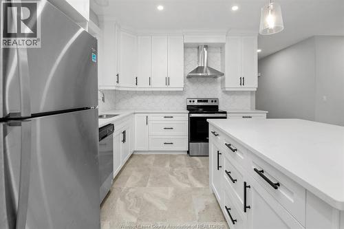 49 Belleview Drive, Kingsville, ON - Indoor Photo Showing Kitchen With Upgraded Kitchen