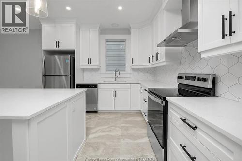 49 Belleview Drive, Kingsville, ON - Indoor Photo Showing Kitchen With Upgraded Kitchen