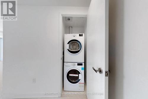 2807 - 3883 Quartz Road, Mississauga, ON - Indoor Photo Showing Laundry Room
