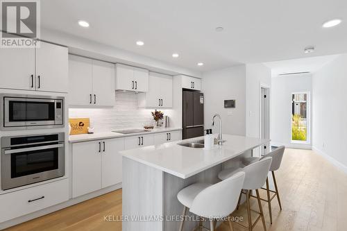 B117 - 2082 Lumen Drive, London South (South A), ON - Indoor Photo Showing Kitchen With Upgraded Kitchen