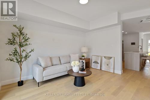 B117 - 2082 Lumen Drive, London South (South A), ON - Indoor Photo Showing Living Room