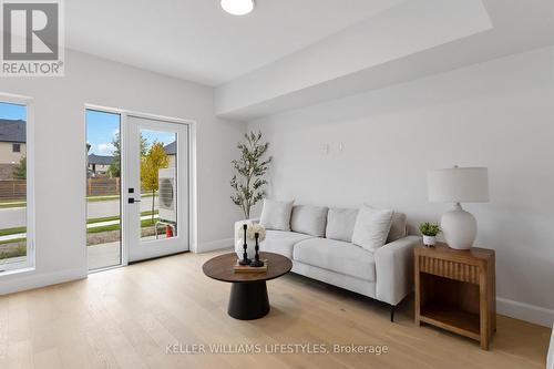 B117 - 2082 Lumen Drive, London South (South A), ON - Indoor Photo Showing Living Room