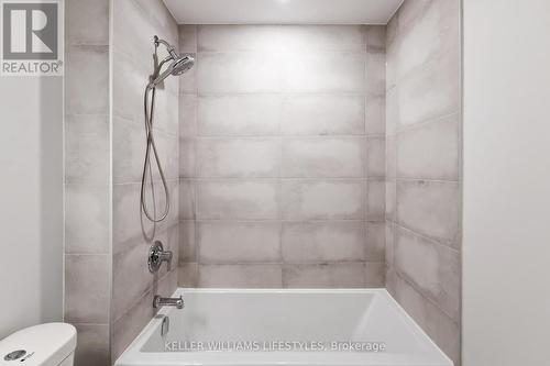 B117 - 2082 Lumen Drive, London South (South A), ON - Indoor Photo Showing Bathroom