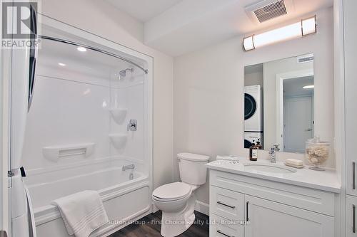 Unit 27 - 3202 Vivian Line, Stratford, ON - Indoor Photo Showing Bathroom
