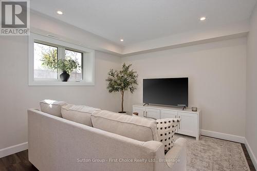 Unit 27 - 3202 Vivian Line, Stratford, ON - Indoor Photo Showing Other Room