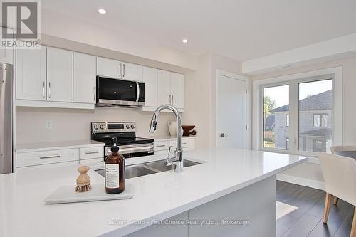 Unit 39 - 3202 Vivian Line, Stratford, ON - Indoor Photo Showing Kitchen With Double Sink With Upgraded Kitchen