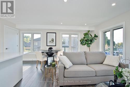 Unit 39 - 3202 Vivian Line, Stratford, ON - Indoor Photo Showing Living Room