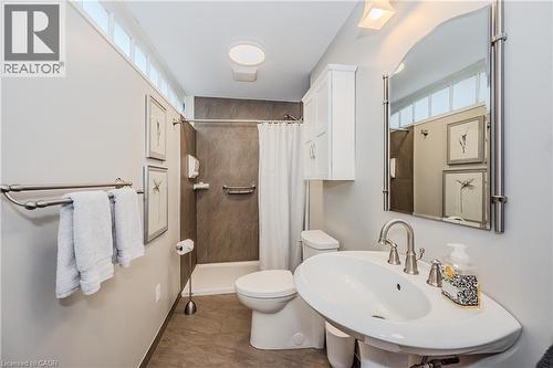 80 London Rd W Road, Guelph, ON - Indoor Photo Showing Bathroom