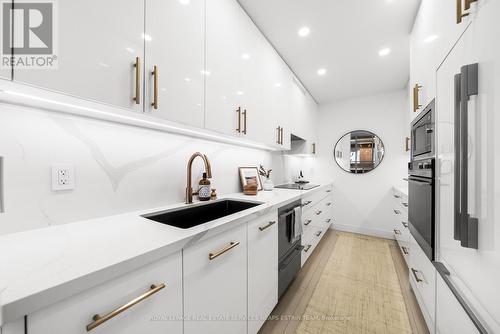 337 - 40 Oaklands Avenue, Toronto, ON - Indoor Photo Showing Kitchen With Upgraded Kitchen