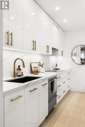 337 - 40 Oaklands Avenue, Toronto, ON - Indoor Photo Showing Kitchen With Upgraded Kitchen