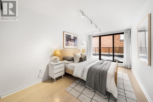 337 - 40 Oaklands Avenue, Toronto, ON - Indoor Photo Showing Bedroom