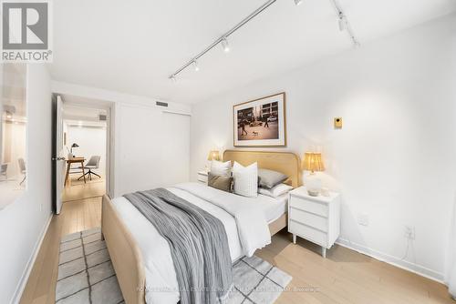 337 - 40 Oaklands Avenue, Toronto, ON - Indoor Photo Showing Bedroom