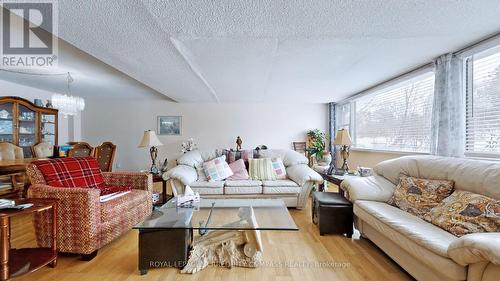 8 - 530 Falgarwood Drive, Oakville, ON - Indoor Photo Showing Living Room