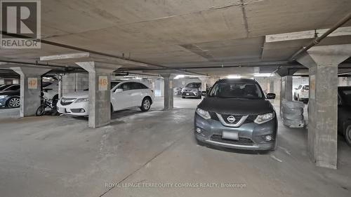 8 - 530 Falgarwood Drive, Oakville, ON - Indoor Photo Showing Garage