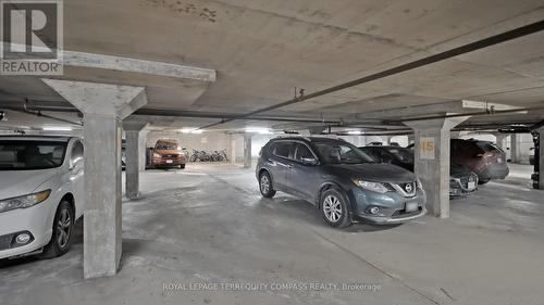 8 - 530 Falgarwood Drive, Oakville, ON - Indoor Photo Showing Garage